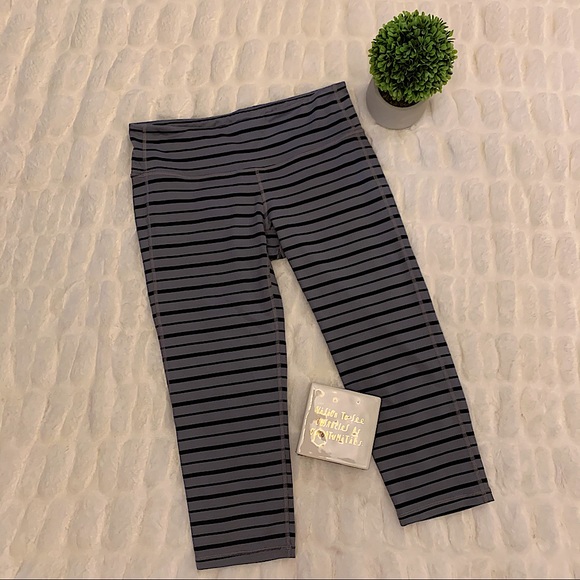 Athleta Pants - Athleta Chaturanga Capri Yoga Legging